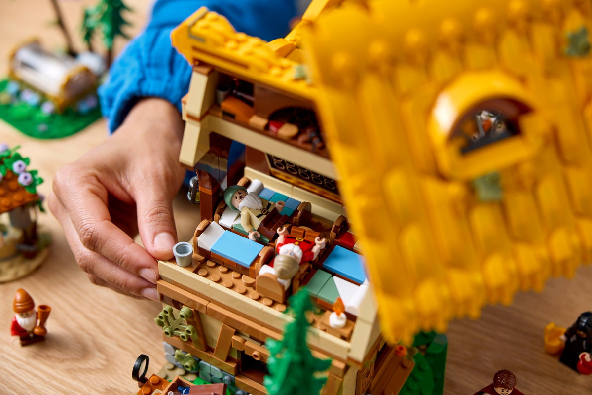 LEGO Disney 43242 Die Hütte von Schneewittchen und den sieben Zwergen