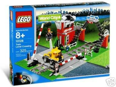 LEGO City 10128 Bahnübergang mit Schienenfahrzeug
